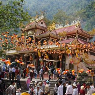 Tour du lịch Hành Hương