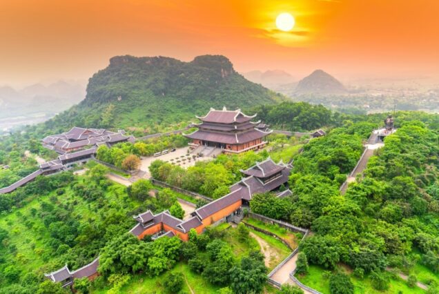 Tour Bái Đính - Tràng An - Hang Múa 1 ngày