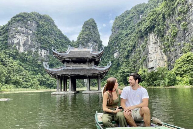 Tour Hoa Lư Tràng An