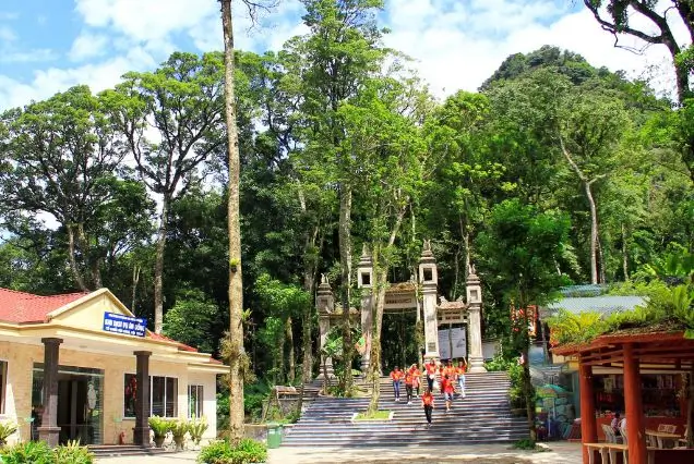 Tour hành hương 1 ngày: Đền Thượng - Đền Mẫu - Chùa Mía - Đền Và