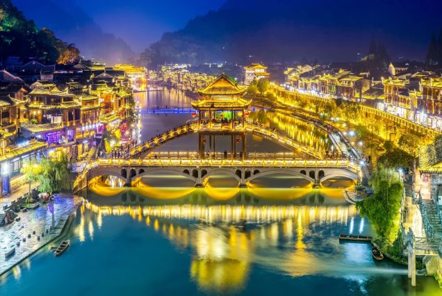TRƯỜNG SA – TRƯƠNG GIA GIỚI – THẤT TINH SƠN – PHƯỢNG HOÀNG CỔ TRẤN
